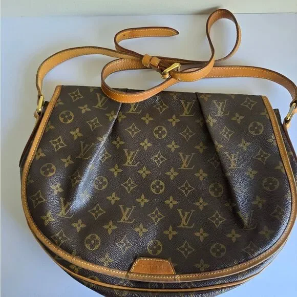 Louis Vuitton Menilmontant MM - Picture 3 of 16